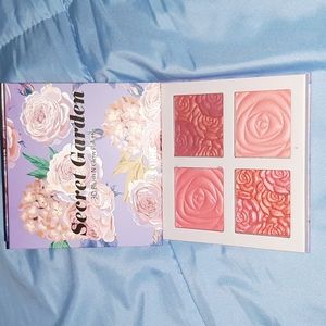 Eloise Secret Garden 3d Blush N glow Palette